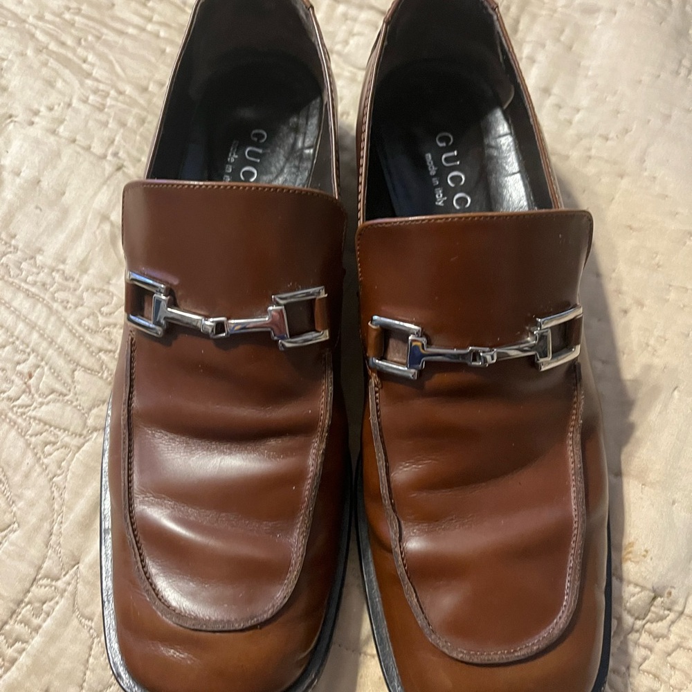 Woman Gucci size 8/5